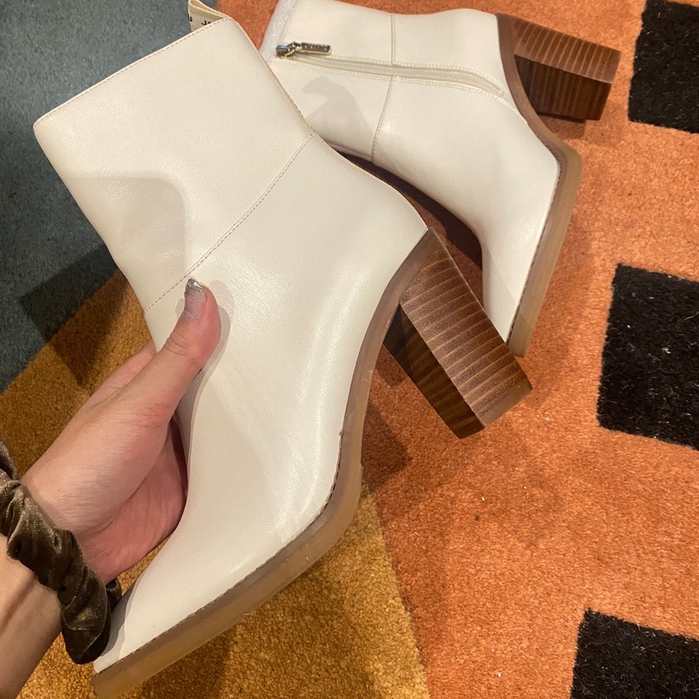 JASON WU BEIGIE/CREAM COLOR BOOTS
